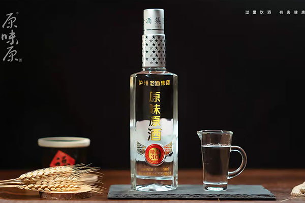 瀘州老酒與瀘州老窖一脈相傳，傾情打造“原味原酒”品質(zhì)品牌